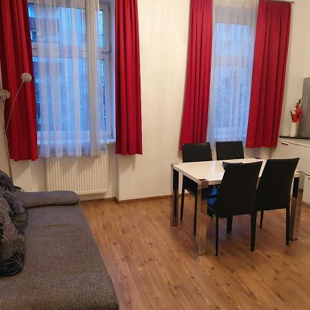 Vibrant Red Apartment I Contactless Check-In Вена Экстерьер фото