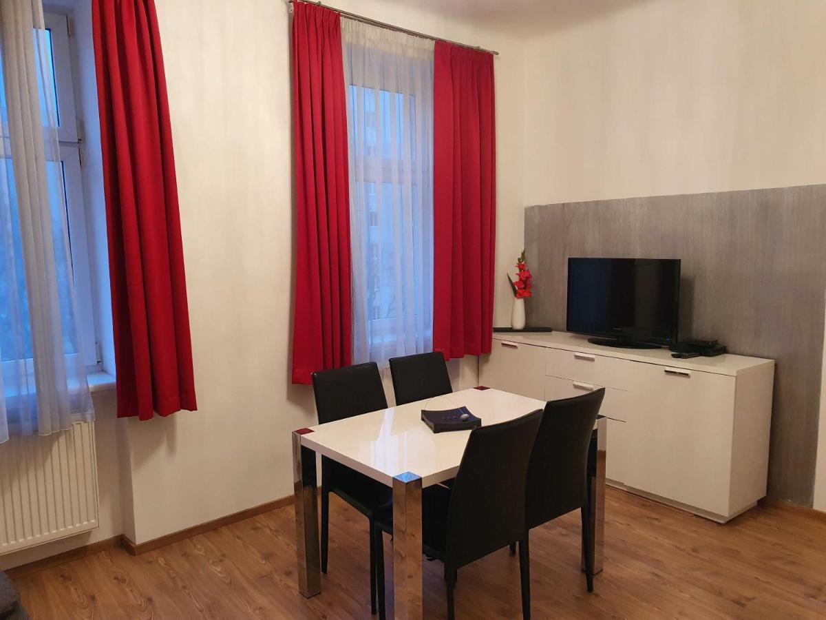 Vibrant Red Apartment I Contactless Check-In Вена Экстерьер фото